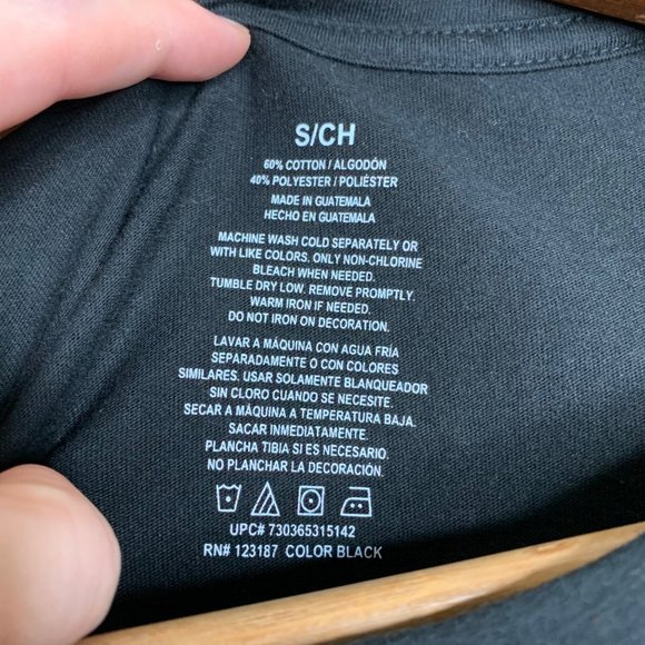 Realtree Graphic Tee Shirt Black Pink Camo Property of Realtree Fitted NWT Small - Picture 4 of 5